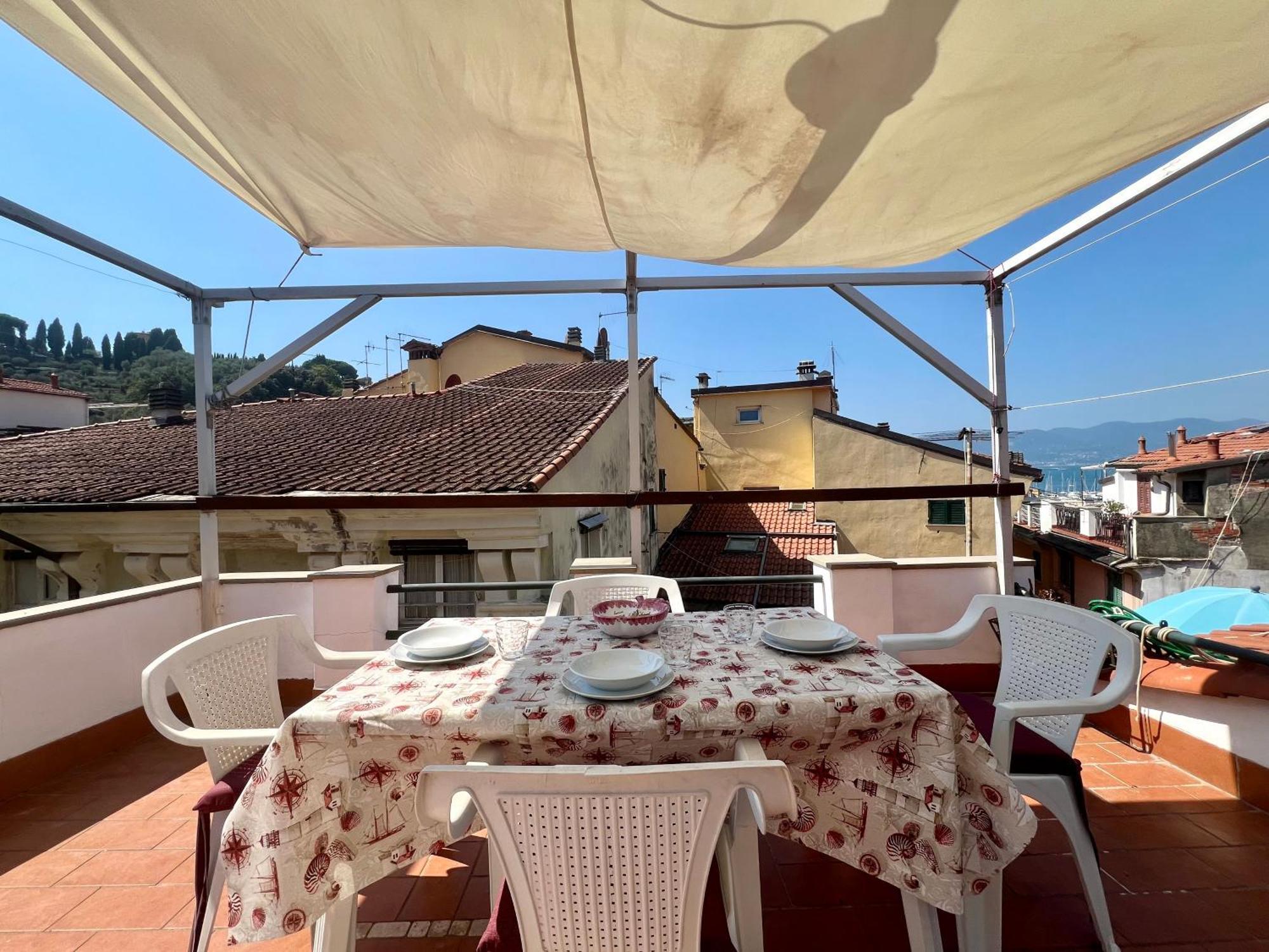 דירות לריצ'י Terrazza Del Centro מראה חיצוני תמונה