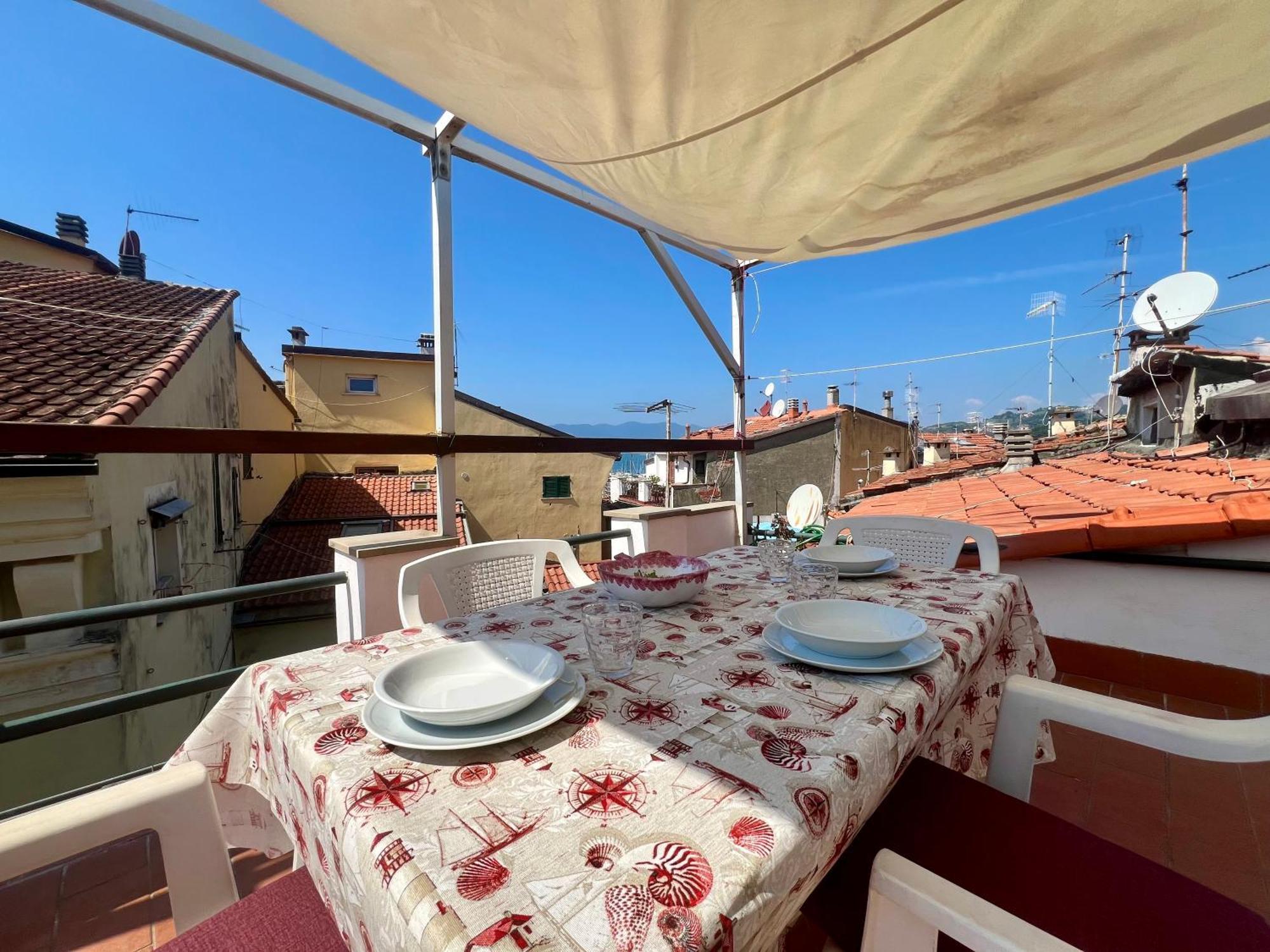 דירות לריצ'י Terrazza Del Centro מראה חיצוני תמונה